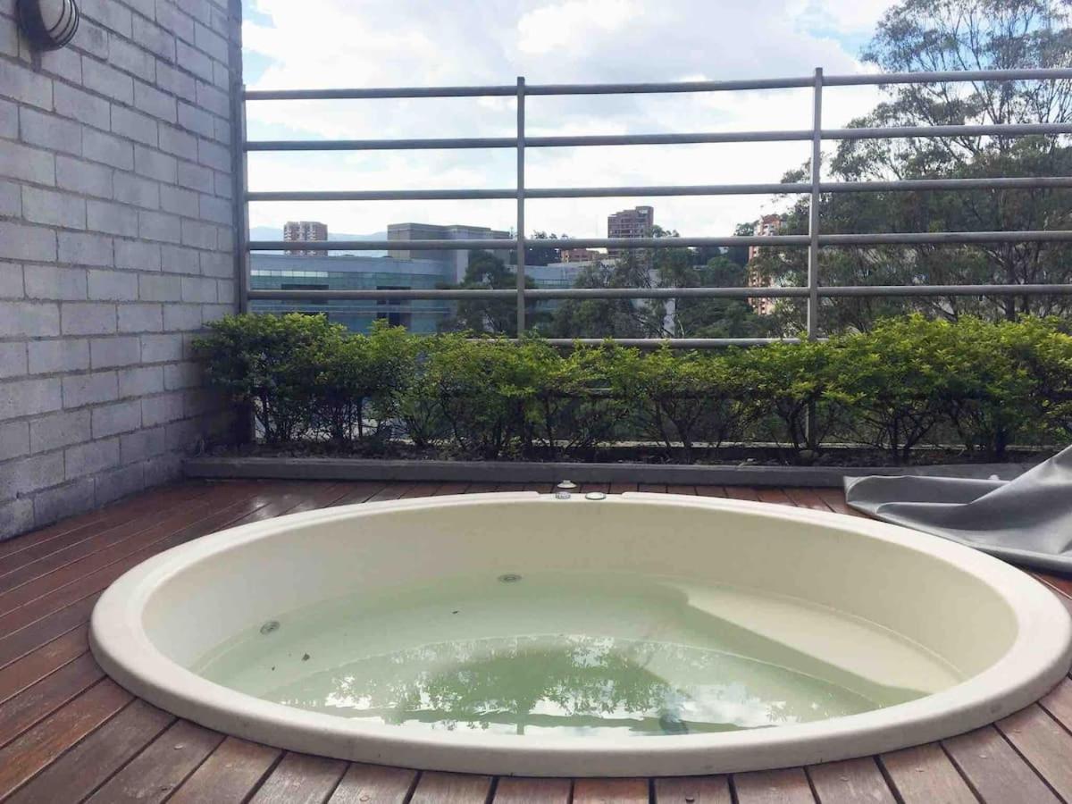 Appartamento Moderno Apartamento Poblado 10 Min Del Lleras Y Provenza Medellín Esterno foto